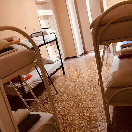 Hostel Bb La Fenice Napoli Bagian luar foto