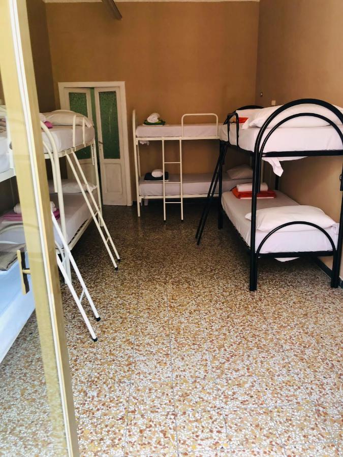 Hostel Bb La Fenice Napoli Bagian luar foto