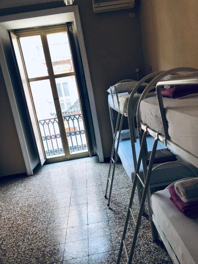 Hostel Bb La Fenice Napoli Bagian luar foto