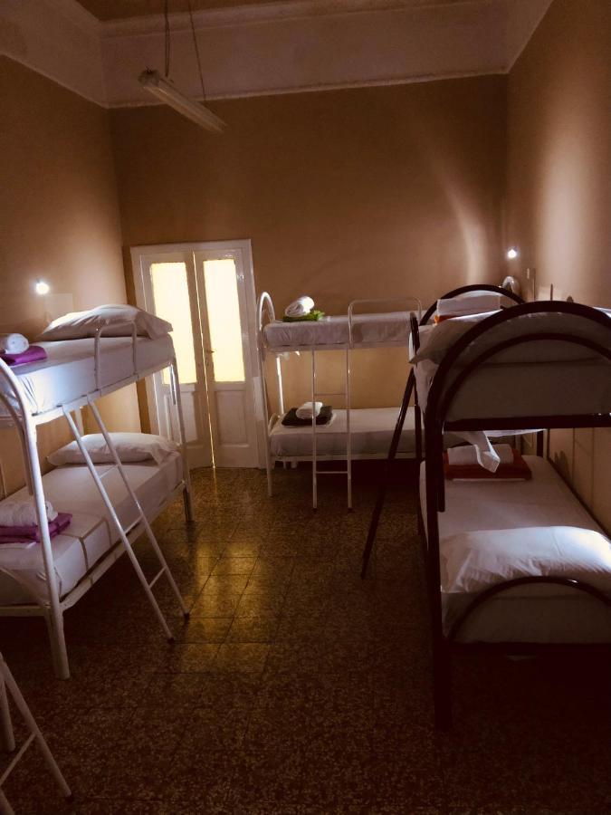 Hostel Bb La Fenice Napoli Bagian luar foto